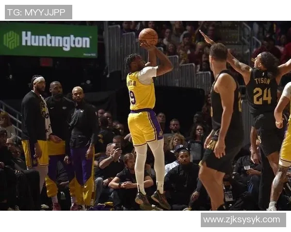 湖人对阵篮网季前赛直播全程回顾与精彩瞬间分析